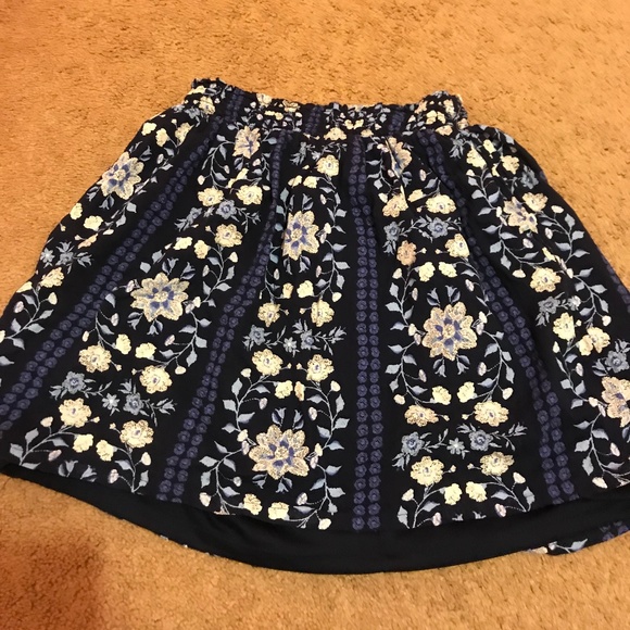 Old Navy Dresses & Skirts - Old Navy Flowered Skirt
